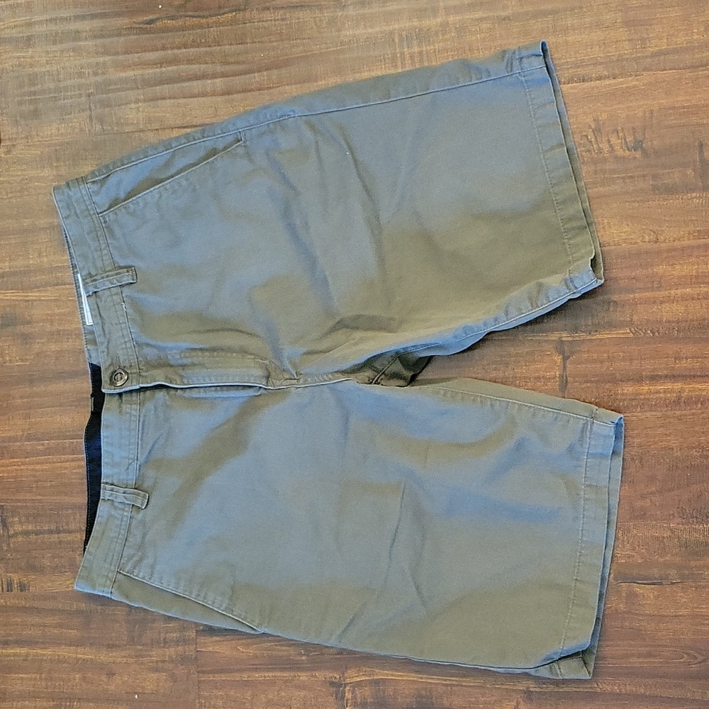 Dark khaki/olive shorts